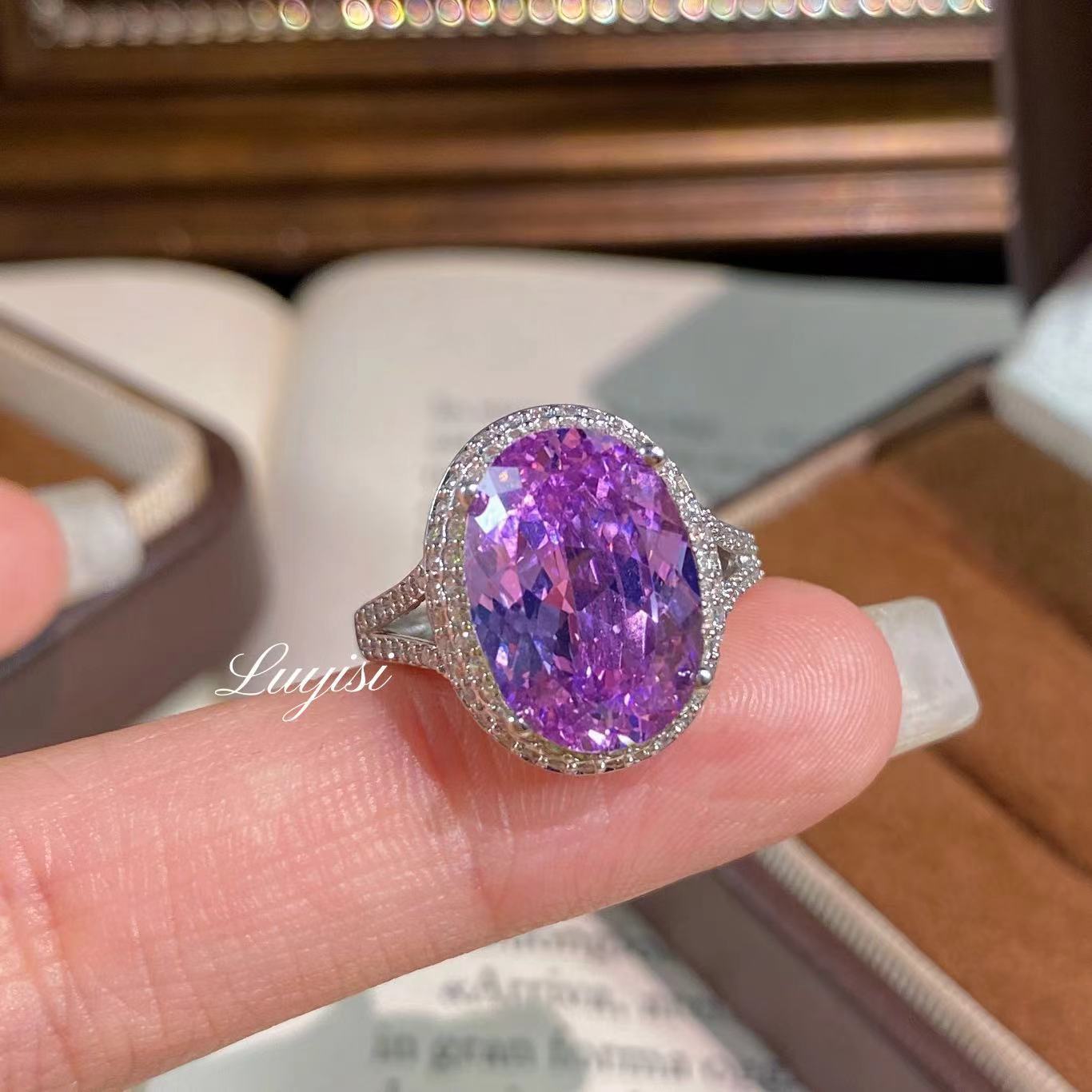 Egg-shaped Aquamarine Female Shang Hao Inlaid High Carbon Stone Rings