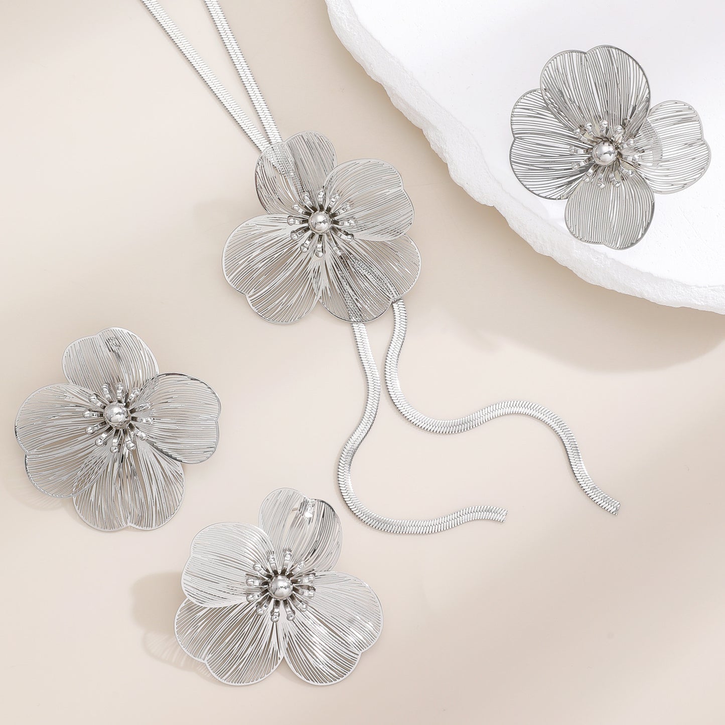 Golden Flower Ear Niche Advanced Design Jewelry Set