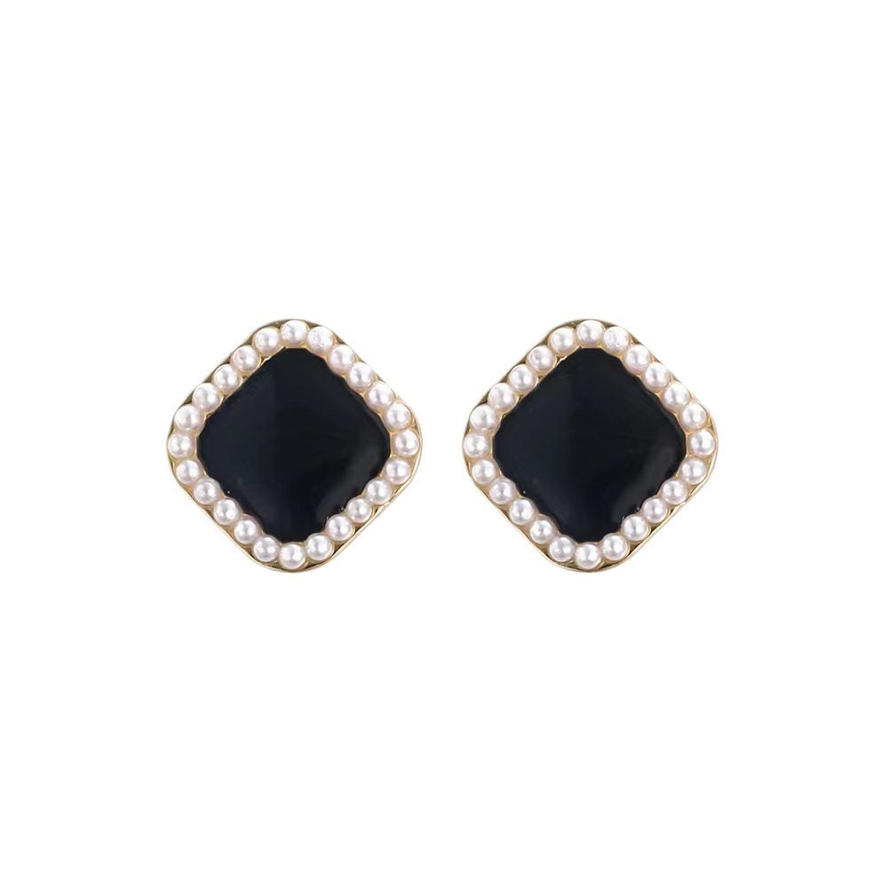 Women's Pearl Classic Style Square Simple Temperamental Stud Earrings