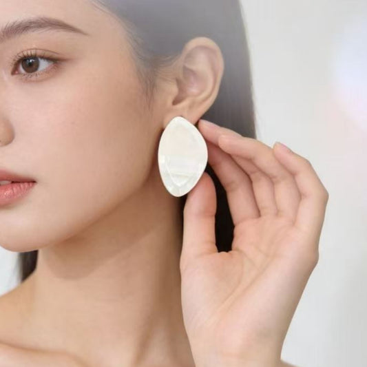 Irregular Beige High Profile Generous White Simple Sense French Earrings