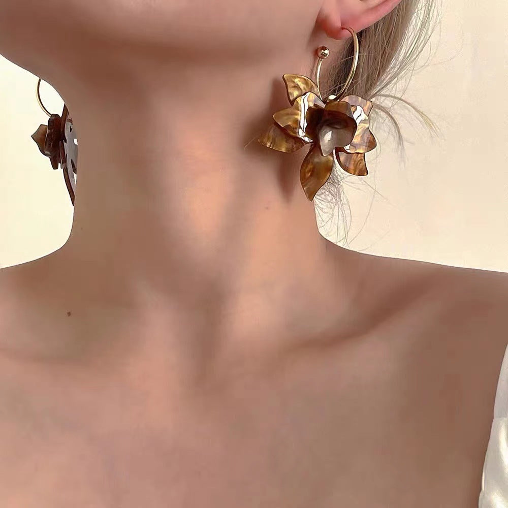 Gardenia White Coffee French Retro Flower Exaggerated Earrings