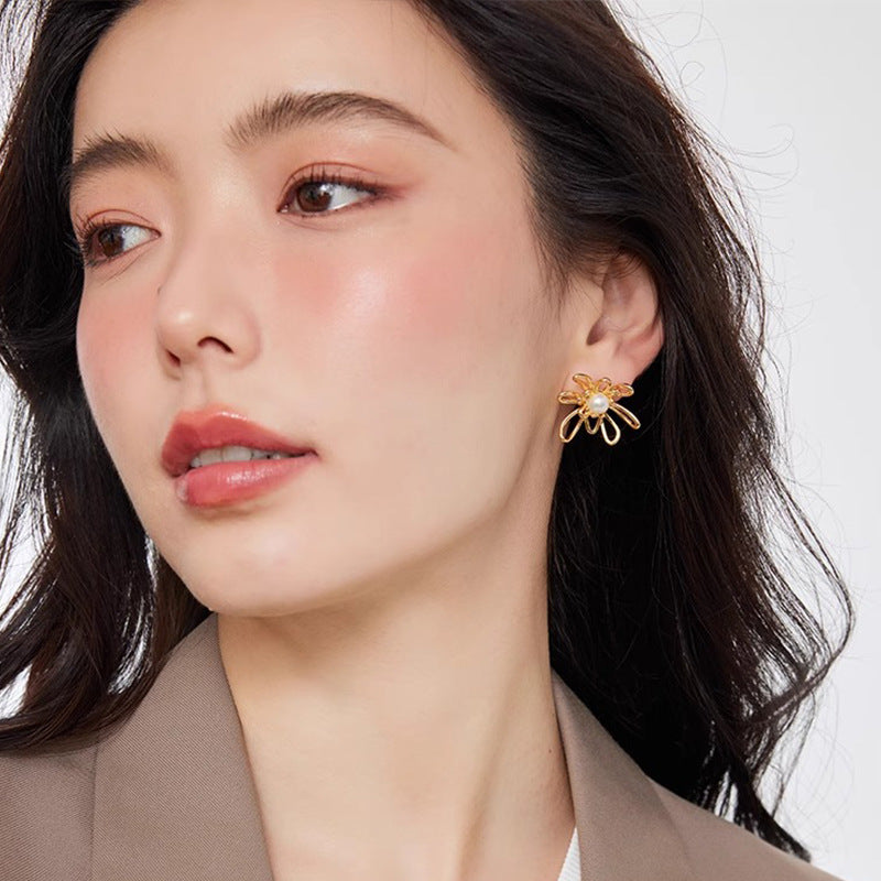 Hollow Out Flower Pearl Female Light Luxury Minority Design Stud Earrings