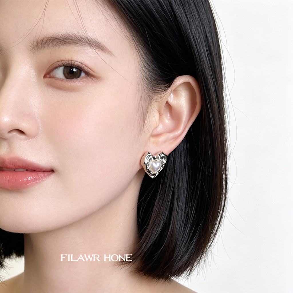 Light Heart Pearl Personality Sweet Cool Style Simple Fashion Liquid Stud Earrings