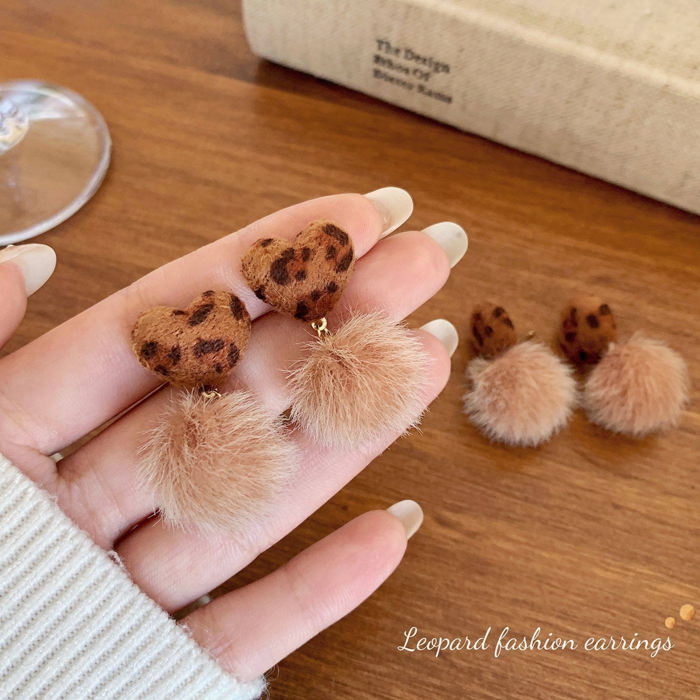Leopard Print Heart Wool Ball Female Sier Needle Furry Light Stud Earrings