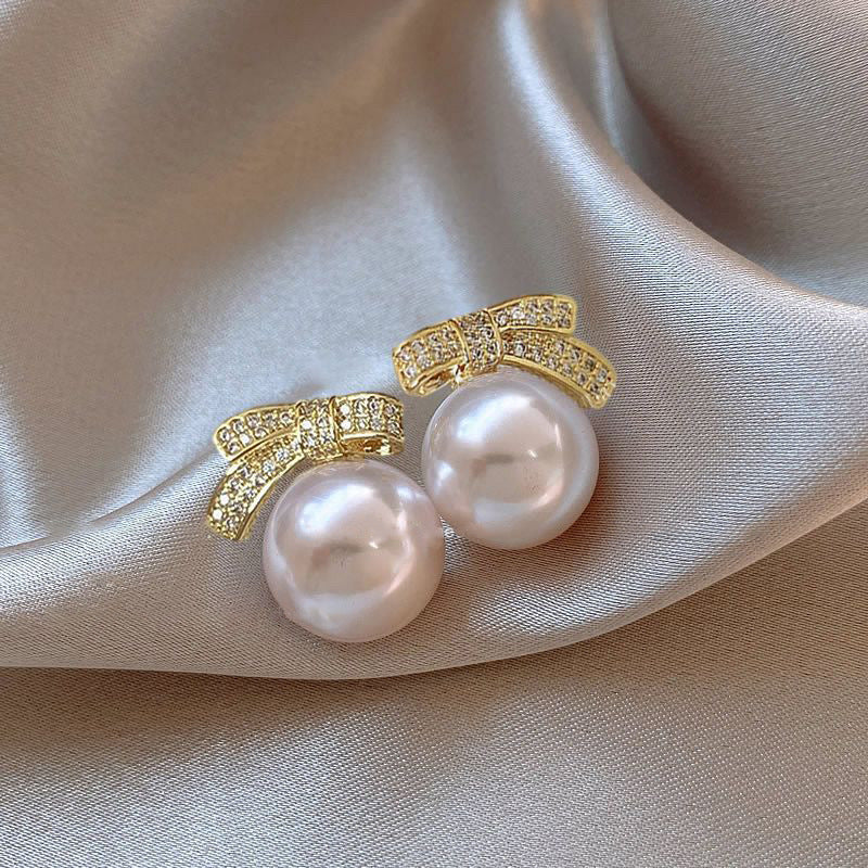 Women's Pearl Elegant High-grade White Ear Clip Earrings