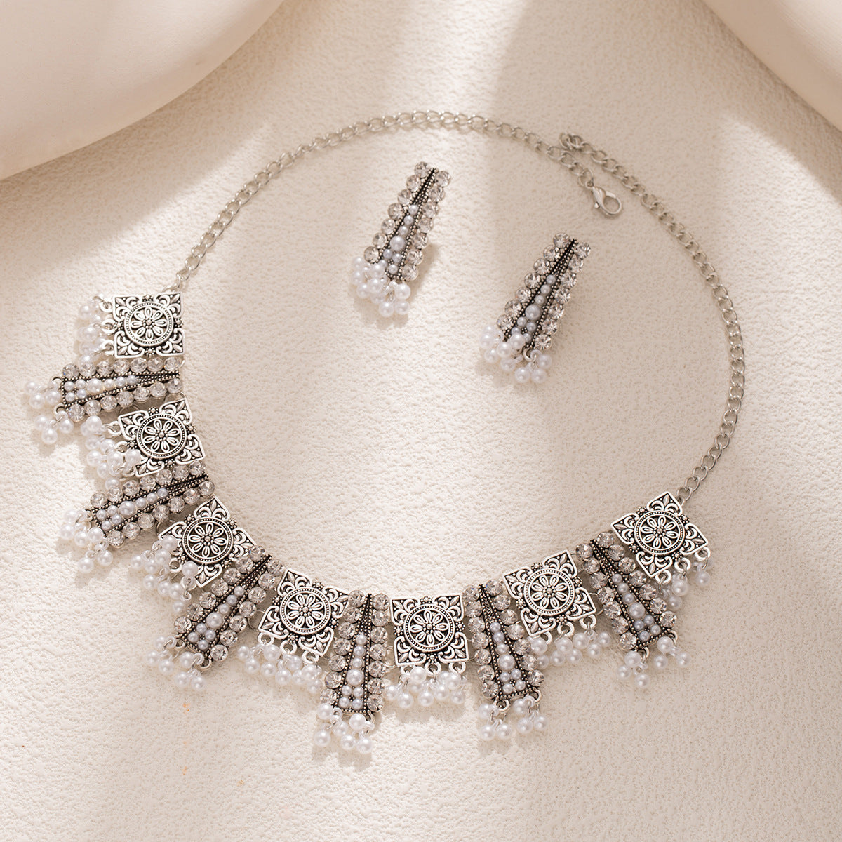 Women's Suite Retro Court French Pearl Water Jewelry Set