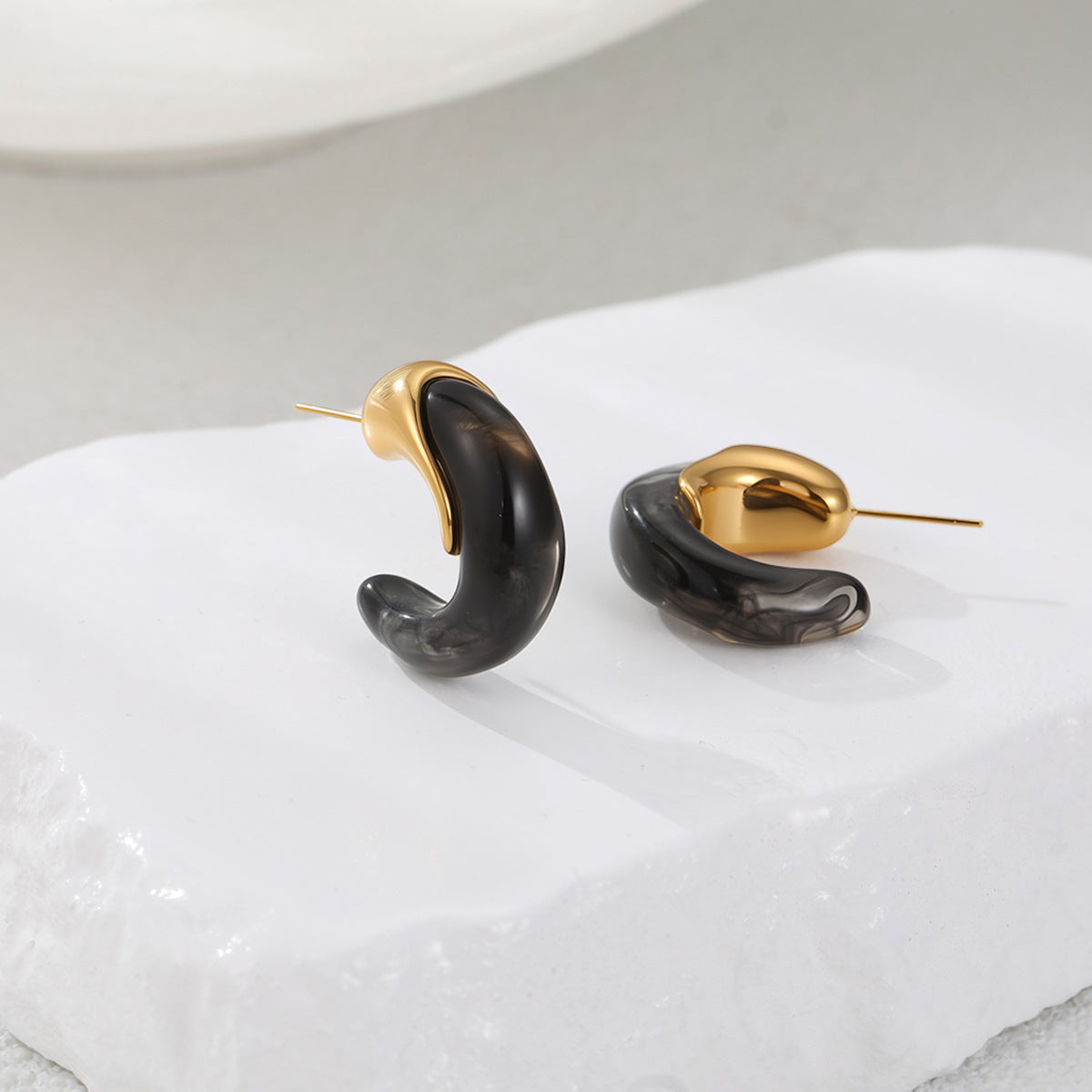 Retro Exquisite Type Resin High-grade Stainless Steel Versatile Earrings