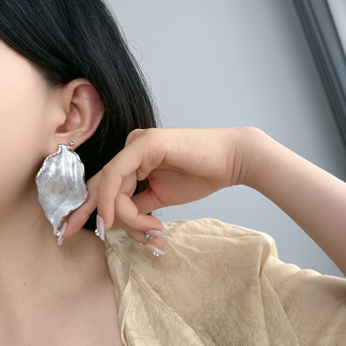 Texture Three-dimensional Leaf Flower Sweet Cool Diamond Enamel Drop Oil Earrings