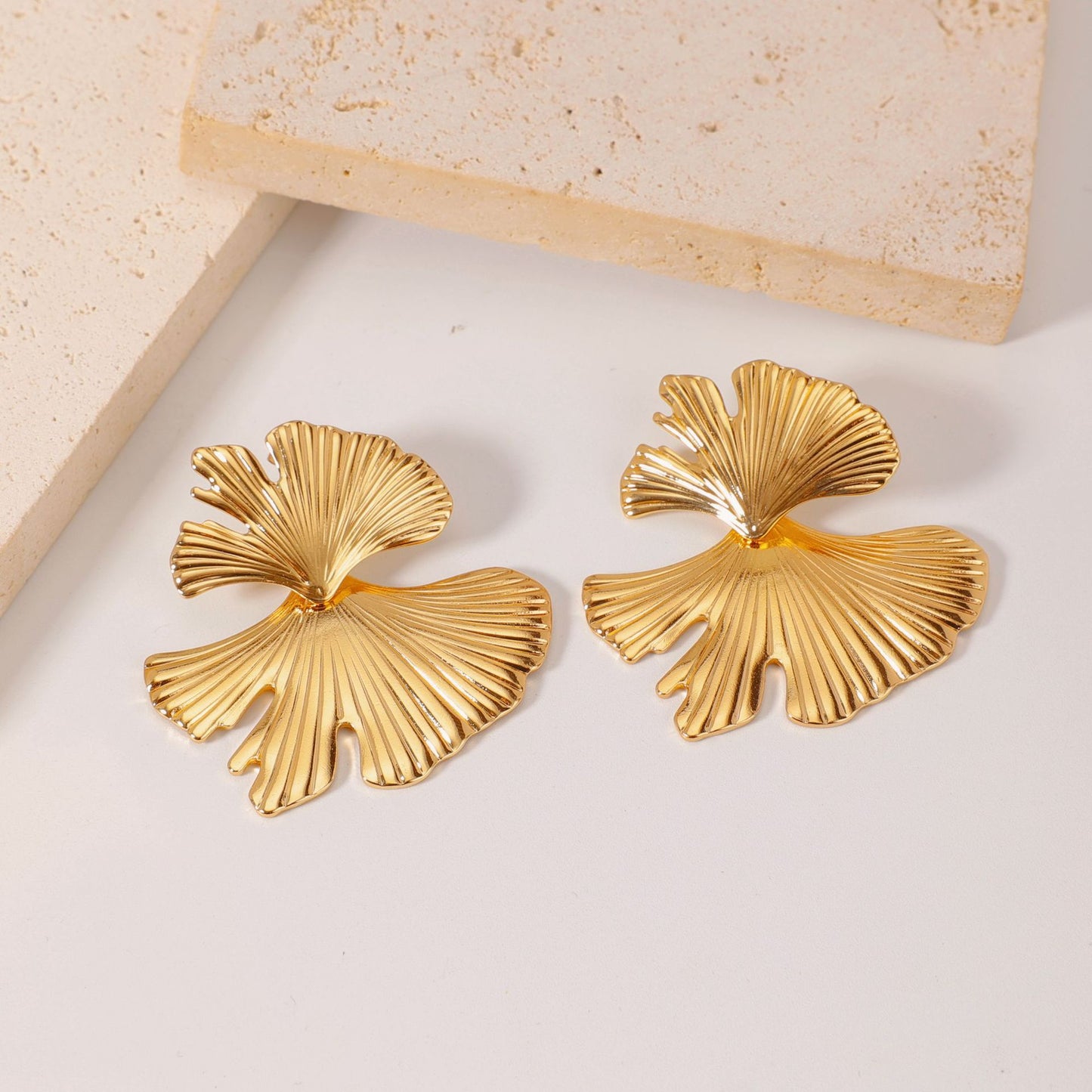 One Large Small Overlapping Stainless Steel Eardrops Gold Rings