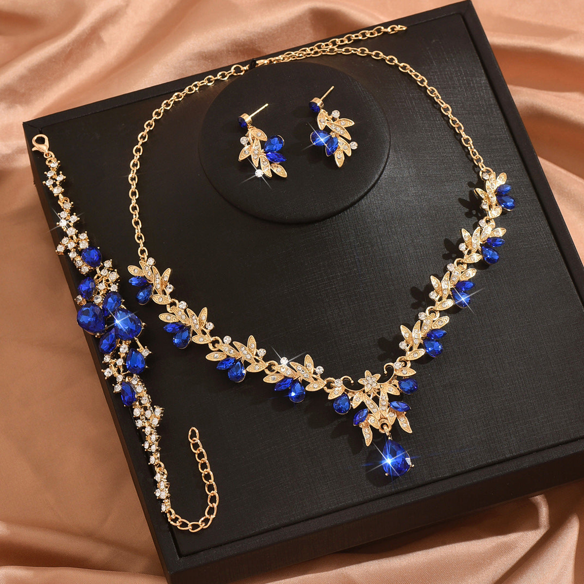 Women's Fresh Water Stringed Pearls Suite Joker Clavicle Chain Jewelry Set