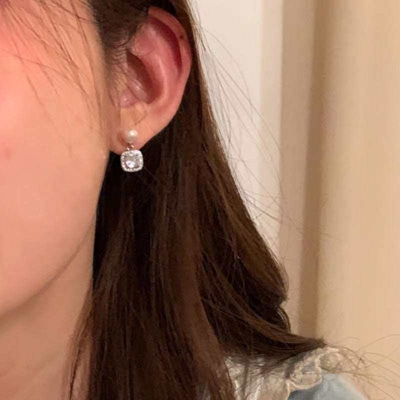 Women's Pearl Zircon Simple Exquisite Refined Grace Light Luxury Stud Earrings