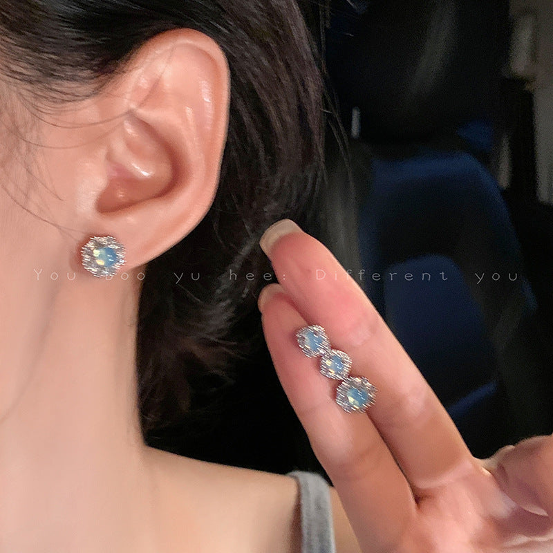 Women's Gentle Gold Crisis Blue Crystal Light Luxury Exquisite Cold Feeling Earrings