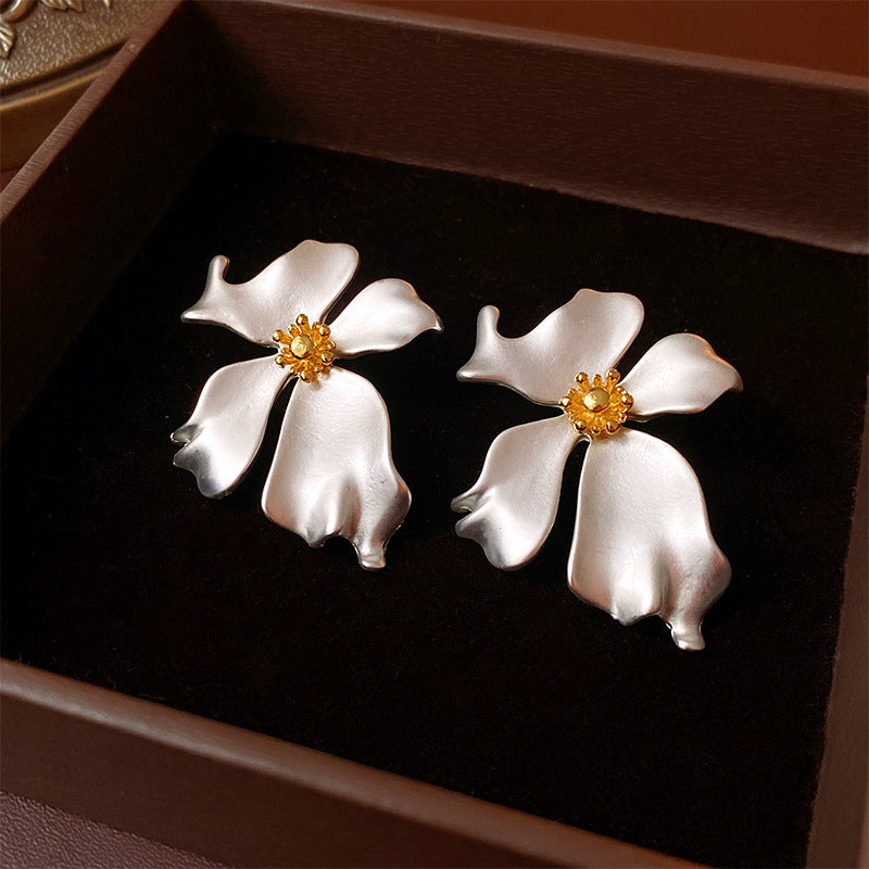Women's Palace Style Sier Flower Light Luxury High-grade Design Sense Earrings