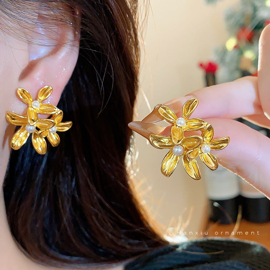 French Retro Sier Needle Flower Pearl Fashionable Light Luxury High-grade Stud Earrings