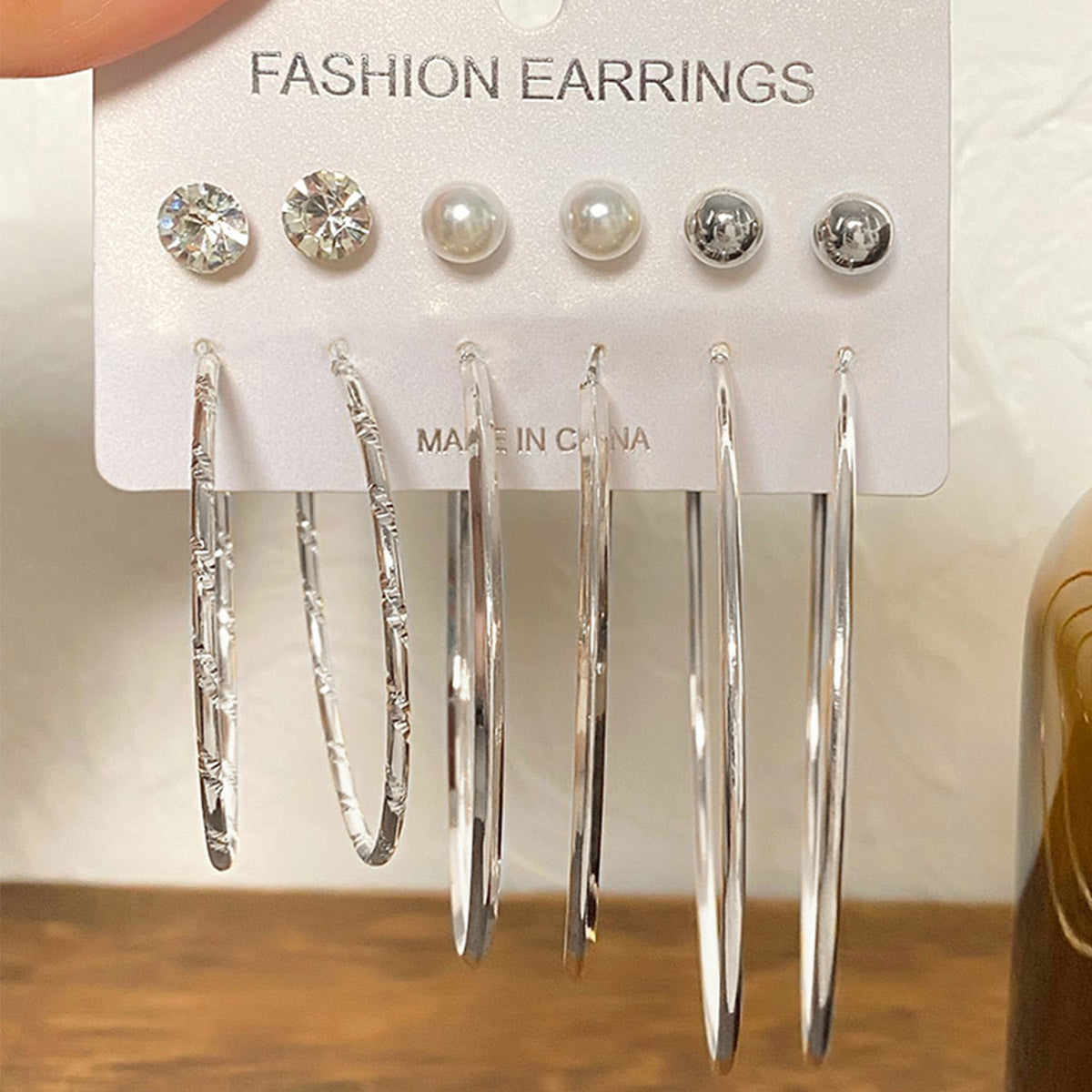 Female Retro Minority Simple Style Light Luxury Earrings