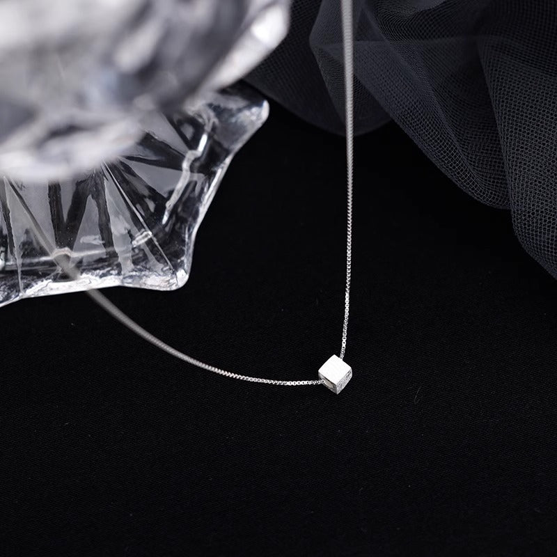 Women's Elegant Small Sugar Cube Fashion Personalized Commuter Necklaces