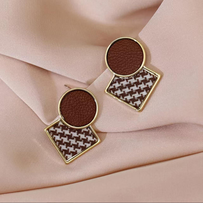 Women's Wine Red Retro Style Ear Clip Without Pierced Elegant Earrings