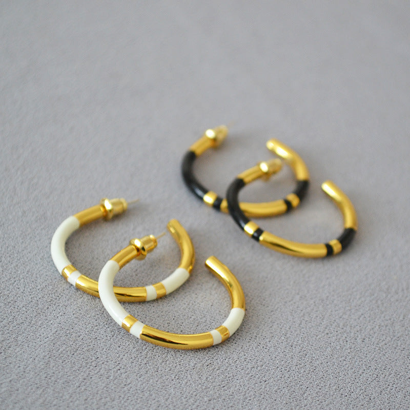 Women's Fashion Simple Brass Gold-plated Black White Earrings