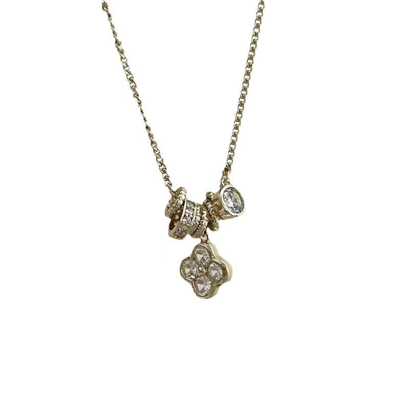 Flexible Four-leaf Flower Clavicle Chain French Entry Lux Vintage Necklaces