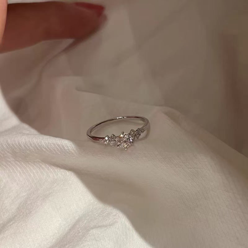 Shiny Very Fine Female Design Light Luxury High Sense Fashion Rings