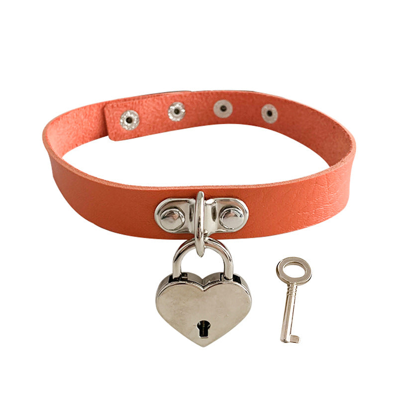 Exaggerated Peach Heart With Key Clavicle Chain Collar