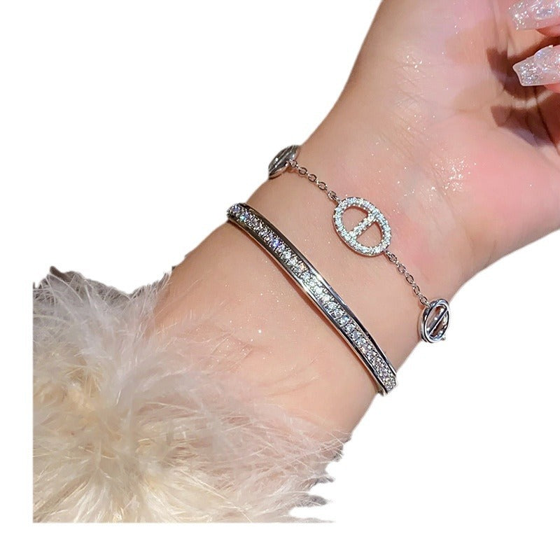 Women's Oval Pig Nose High-grade Exquisite Commuting Bracelets