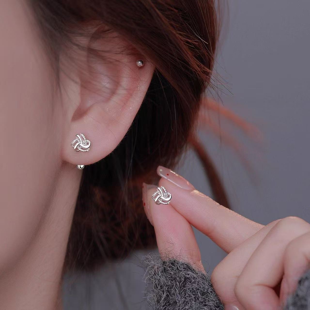 Women's Winding Ear Ball Screw Simple Advanced Everyday Joker Unique Stud Earrings