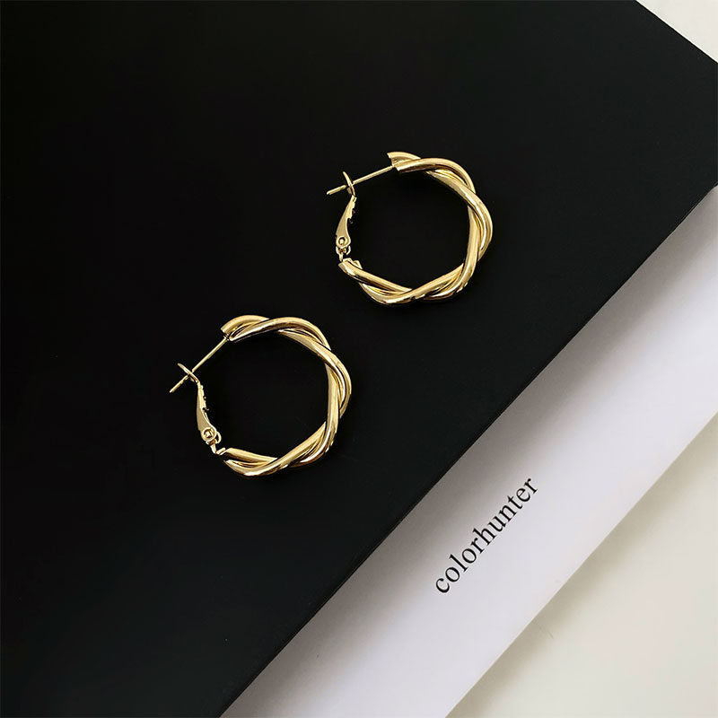 Women's Simple Metallic Retro Fashion Ear Design Earrings