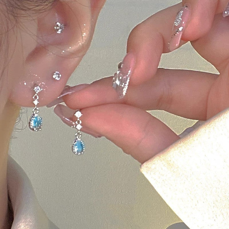 Cold Butterfly Asymmetric Temperament Simple Light Earrings