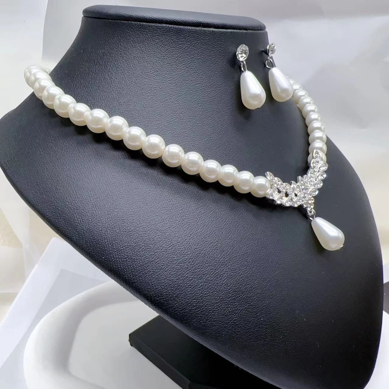 Pearl Jewelry Suit Diamond Rose Hollow Necklaces