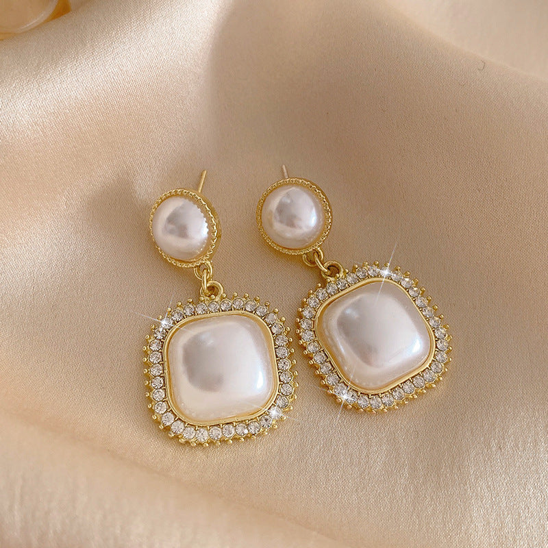 Women's Pearl Elegant High-grade White Ear Clip Earrings