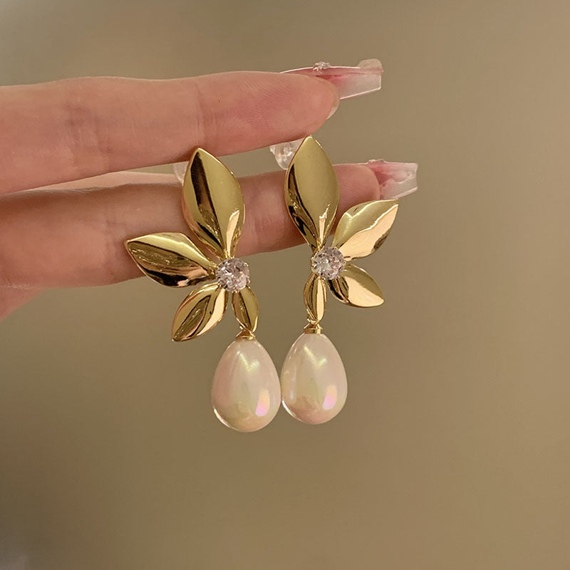 Women's Pearl Elegant High-grade White Ear Clip Earrings