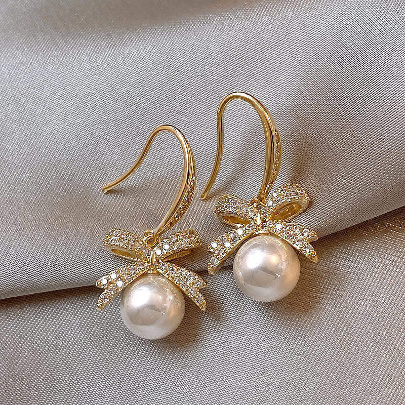 Women's Pearl Elegant High-grade White Ear Clip Earrings