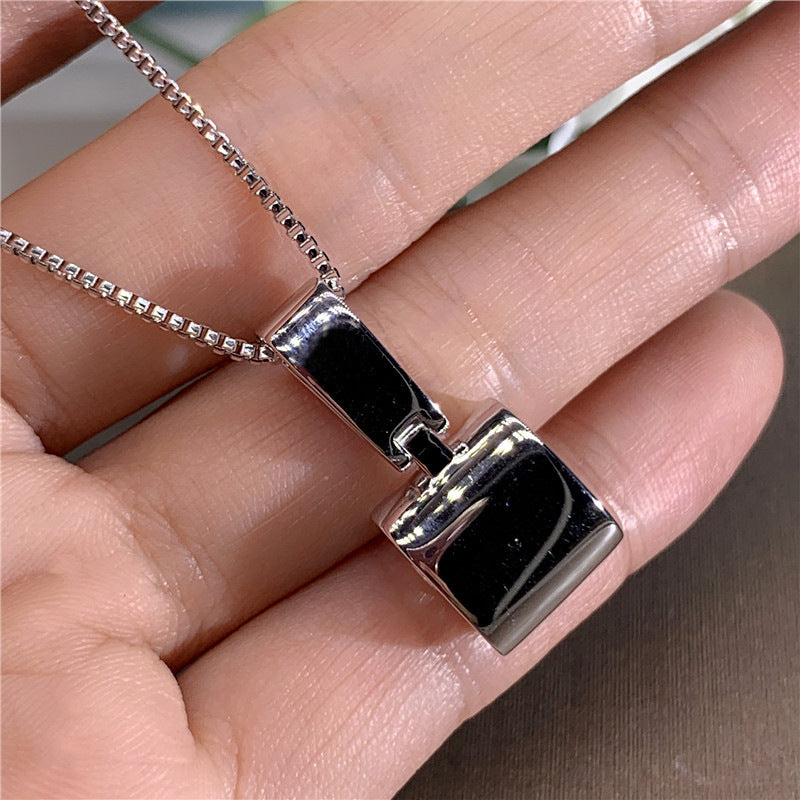 Women's Cow Head Single Diamond Classic Artificial Clavicle Necklaces
