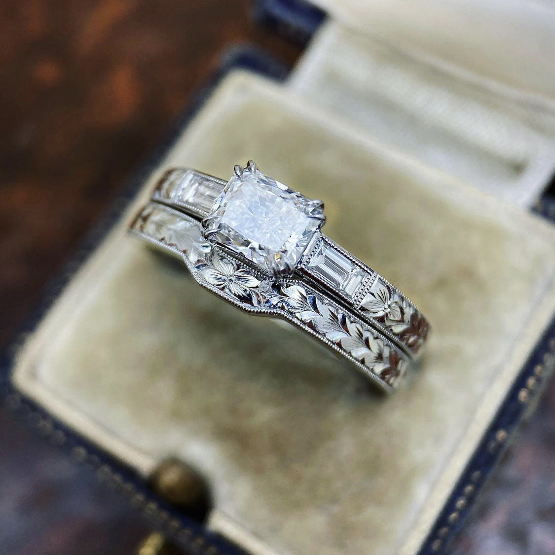Glamorous Engagement Zircon Inlaid Fashion Alloy Rings