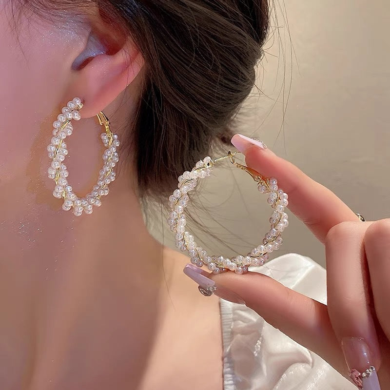 Women's Luxury Temperament Circle Pearl Trendy Ear Clip Niche Earrings