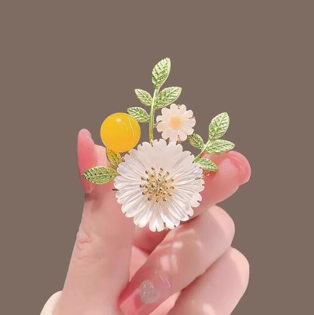 Temperament Safety Pin Add Beauty Value Light Brooches
