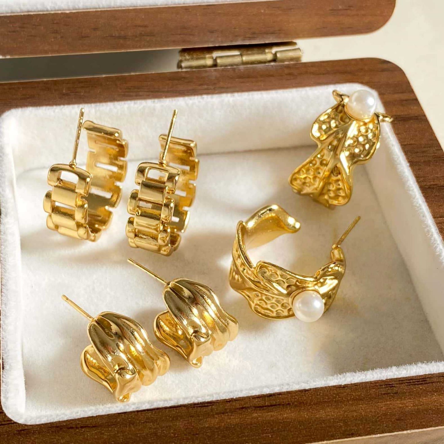 Affordable Luxury Fashion Exquisite Gold Geometric Niche Bag Earrings