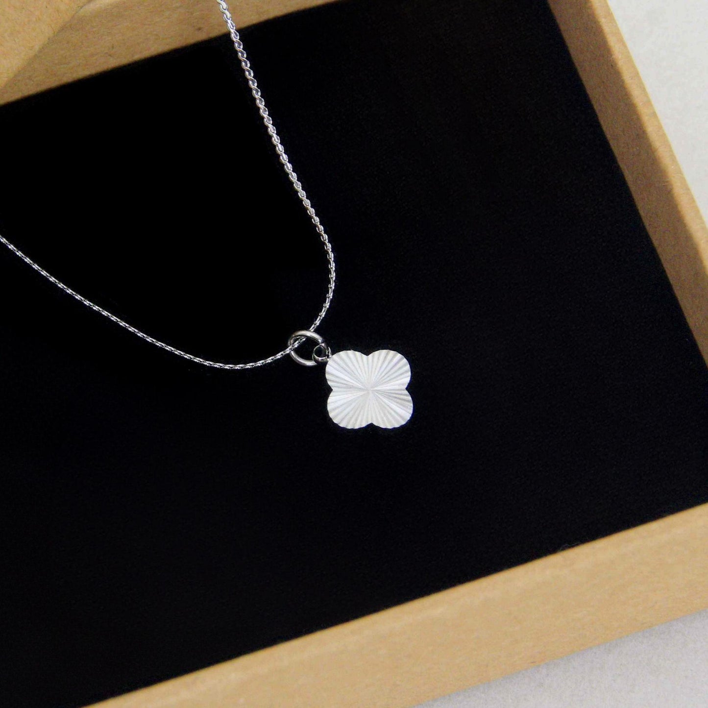 Batch Flower Clover Female Affordable Luxury Necklace