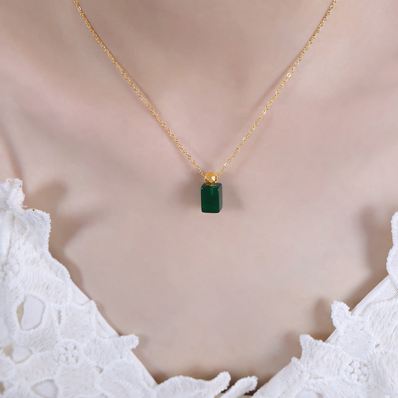 Elegant Inlaid Design Green Minimalist Titanium Necklaces