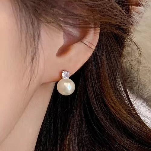 Diana Pearl Suit Highlight Niche Design Necklaces