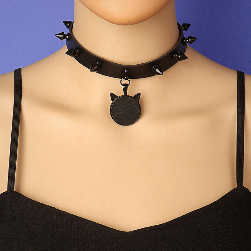 Black Electrophoresis Rivet Pointed Nail Leather Collar