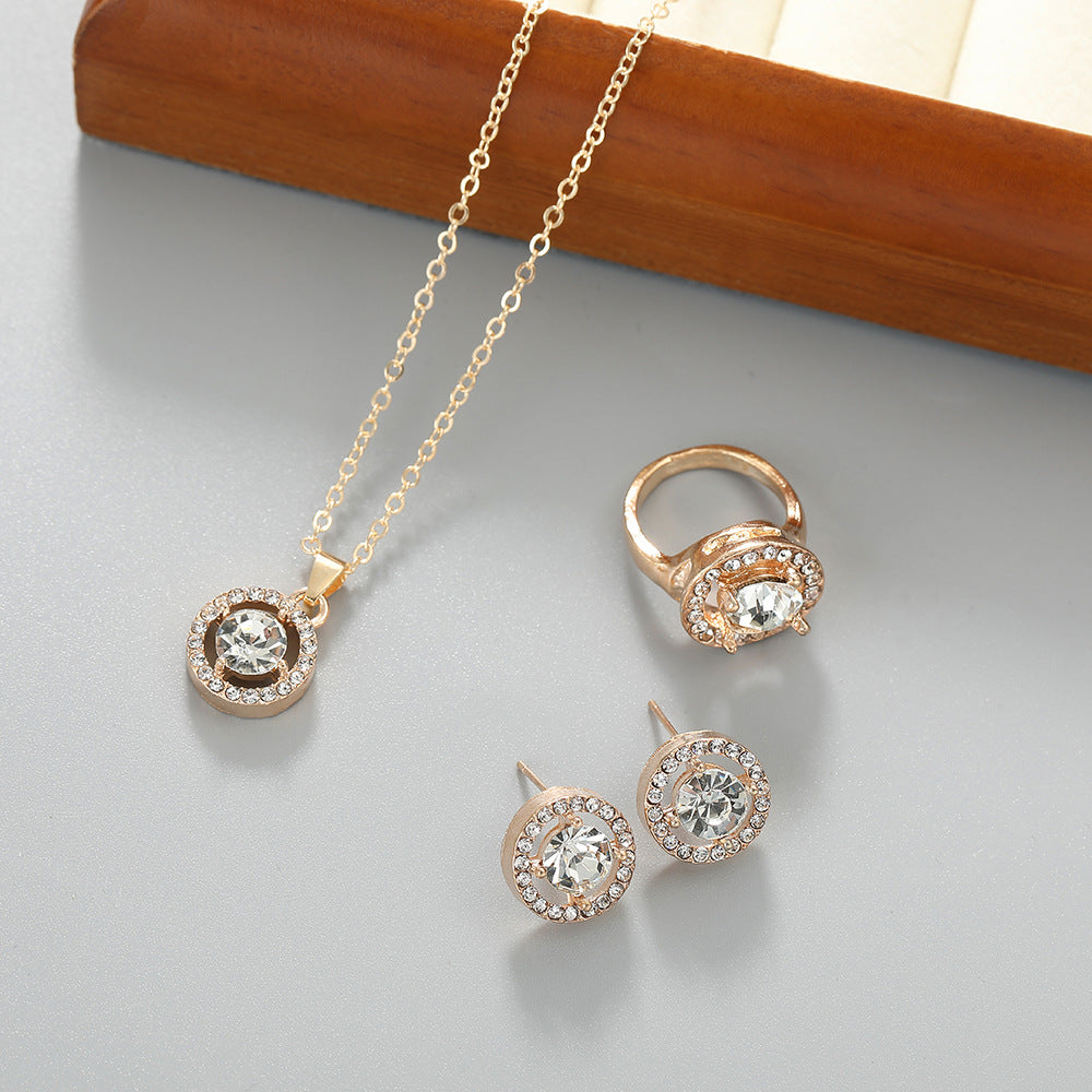 Stylish Round Crystal Bridal Gemstone Claw Rings