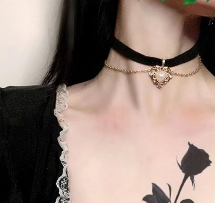 Christmas Red Retro Veet Sweet Personality Heart Clavicle Collar