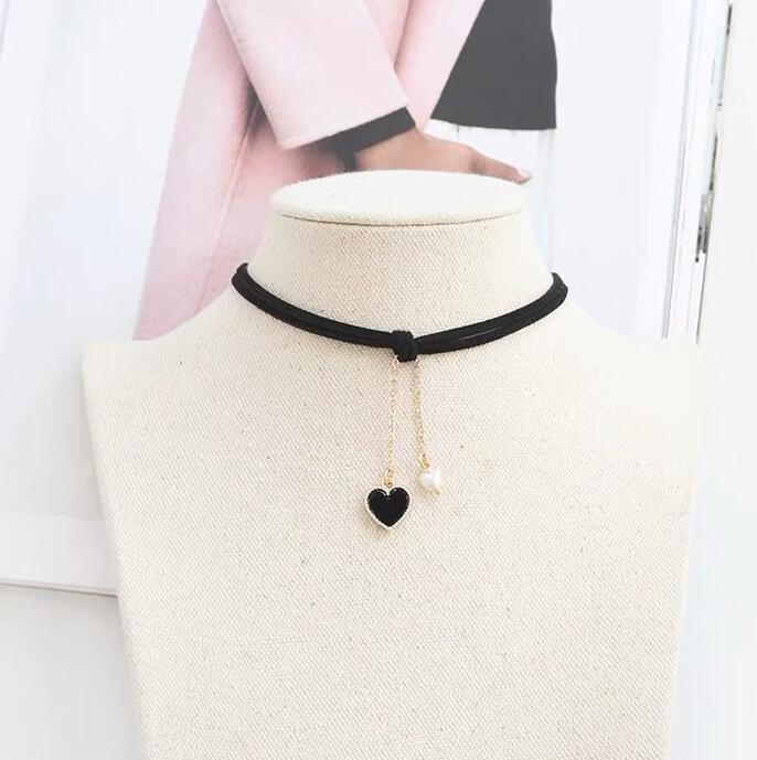 Christmas Red Retro Veet Sweet Personality Heart Clavicle Collar