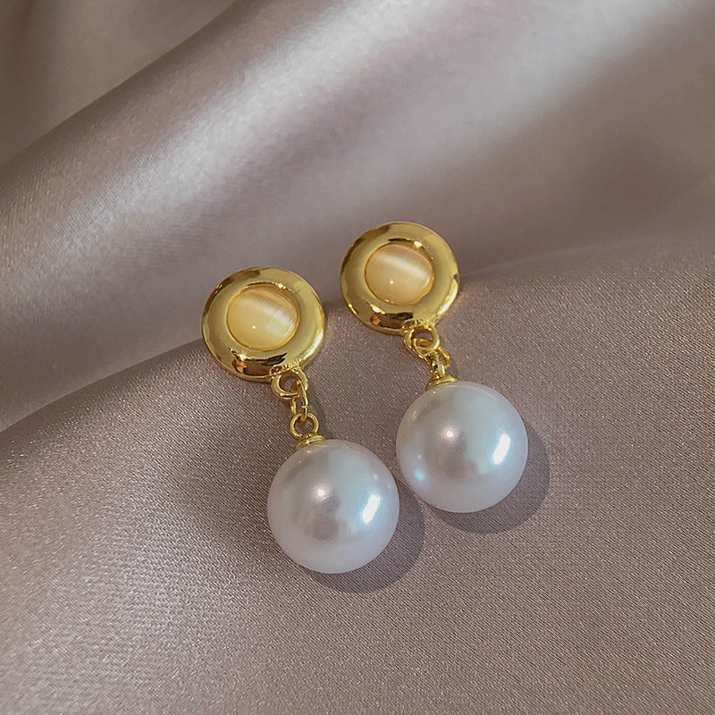 Women's Pearl Elegant High-grade White Ear Clip Earrings