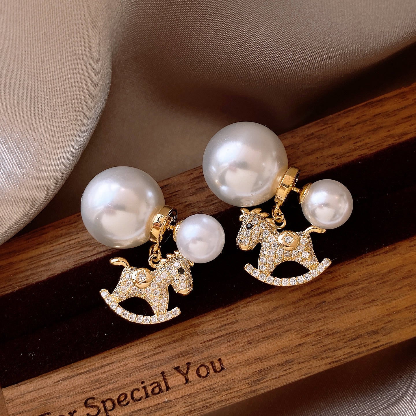 Women's Flocking Pearl Gourd Pony Ear Clip Niche Earrings