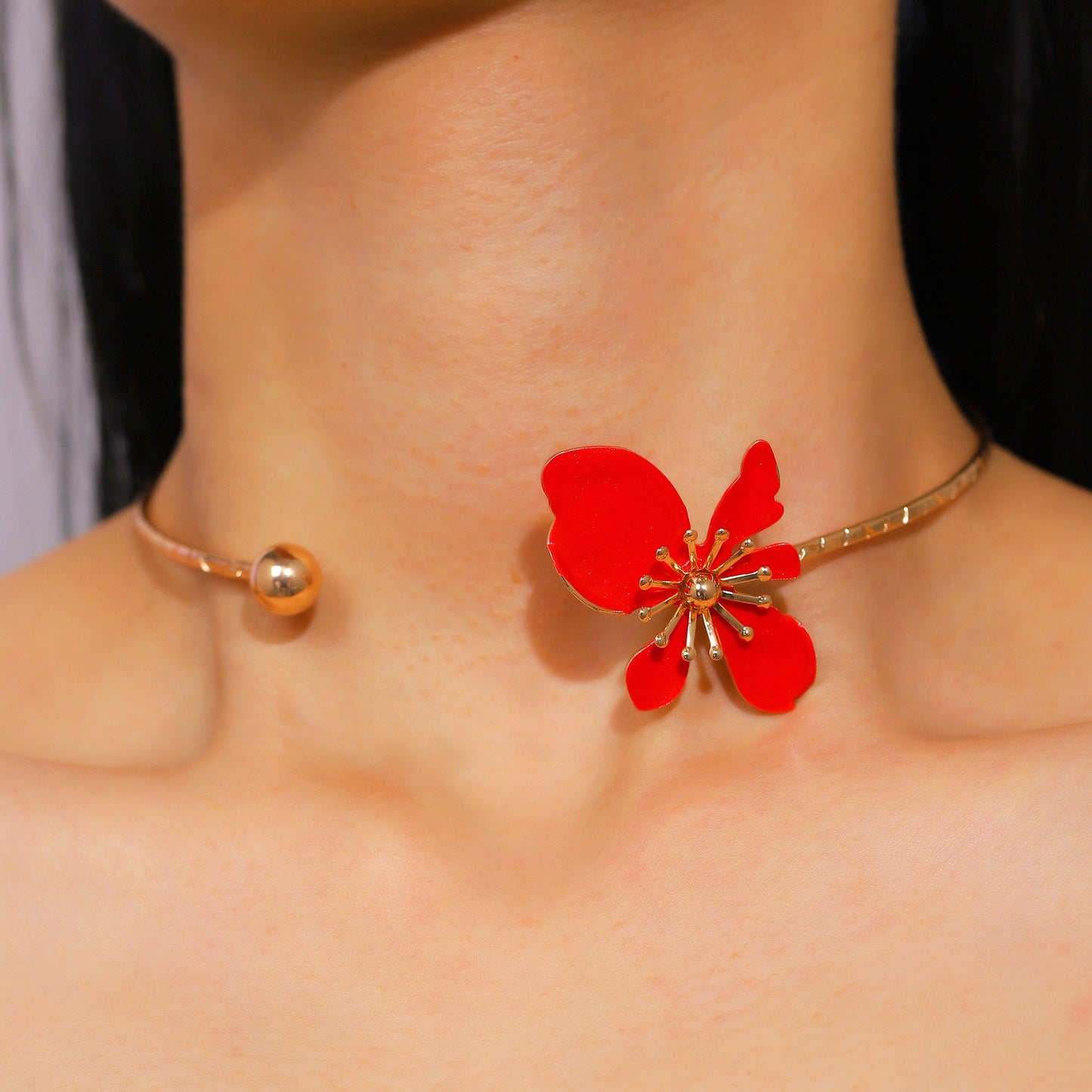 Women's Fashionable Retro Flower Light Luxury Design Drop Color Necklaces