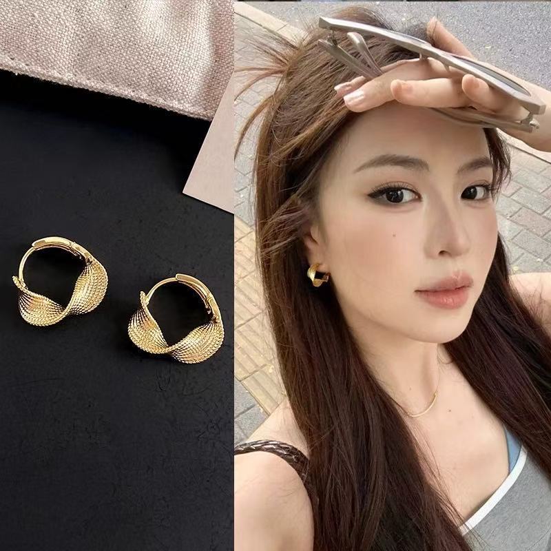 Women's Twisted Hoop Ear Clip Unique Light Luxury Stud Earrings