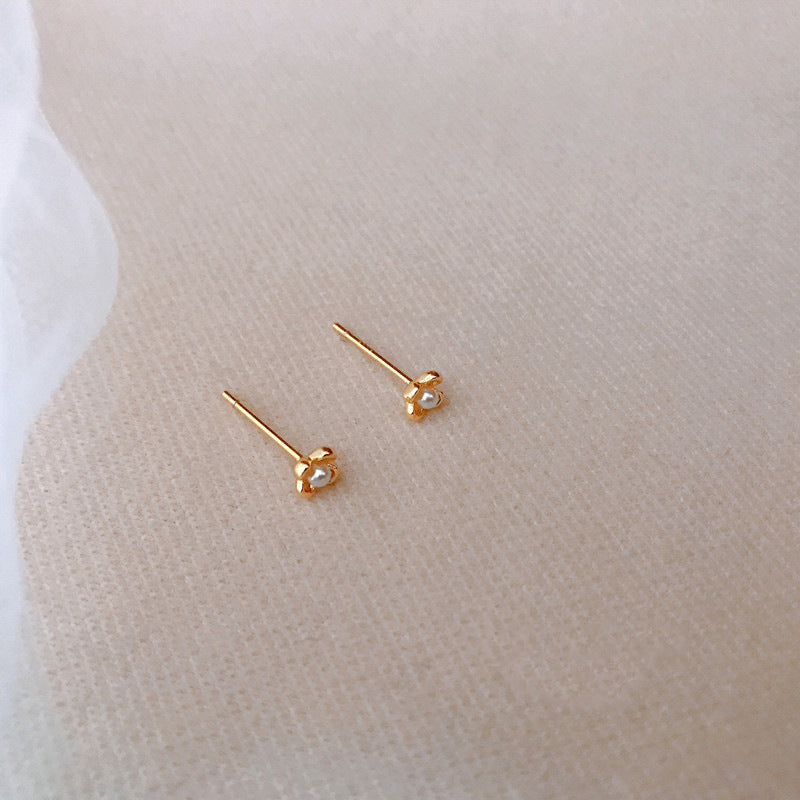 Women's Pearl Flower Simple Small Fashion Mini Gold Ear Rings